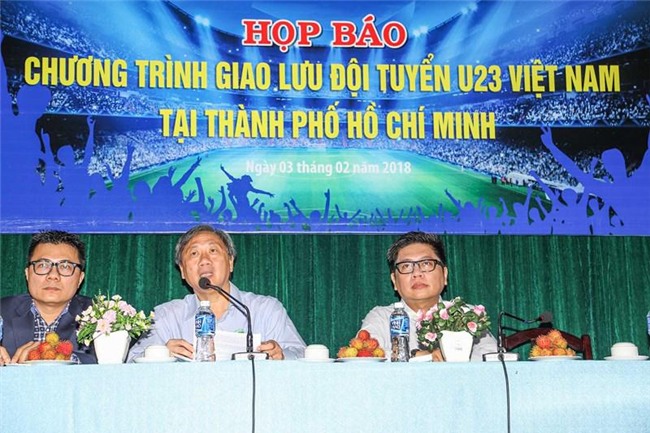 u23 vn giao luu voi nguoi ham mo o san thong nhat: thu mon bui tien dung vang mat? - 1