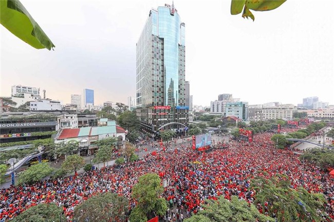 u23 vn giao luu voi nguoi ham mo o san thong nhat: thu mon bui tien dung vang mat? - 2