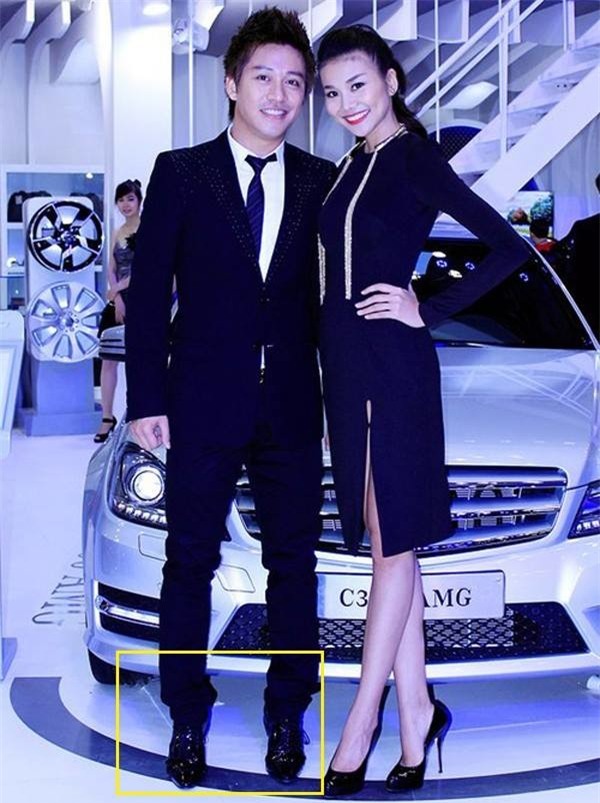 Khi đứng cạnh siêu mẫu Thanh Hằng, nam ca sĩ Tuấn Hưng chỉ có thể dùng cách này để “xứng đôi” với nữ siêu mẫu - Tin sao Viet - Tin tuc sao Viet - Scandal sao Viet - Tin tuc cua Sao - Tin cua Sao
