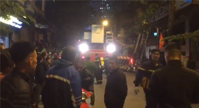 chay nha hang bep muong o ha noi, nhieu nguoi mac ket ben trong hinh anh 1