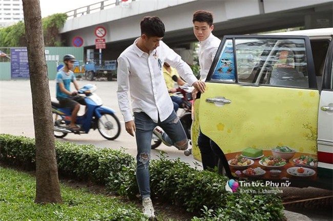 doc quyen: bat gap 2 “trai dep” doi tuyen u23 viet nam dao pho sai gon - 1