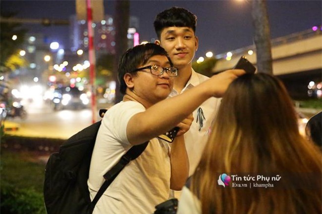 doc quyen: bat gap 2 “trai dep” doi tuyen u23 viet nam dao pho sai gon - 9