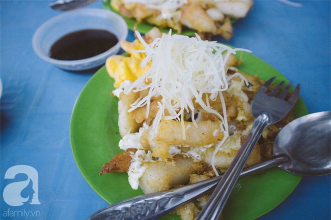 Câu chuyện buồn về xe bột chiên 27 năm của đôi vợ chồng già phải nuôi đứa cháu ngoại 6 tuổi bị bỏ rơi - Ảnh 4.