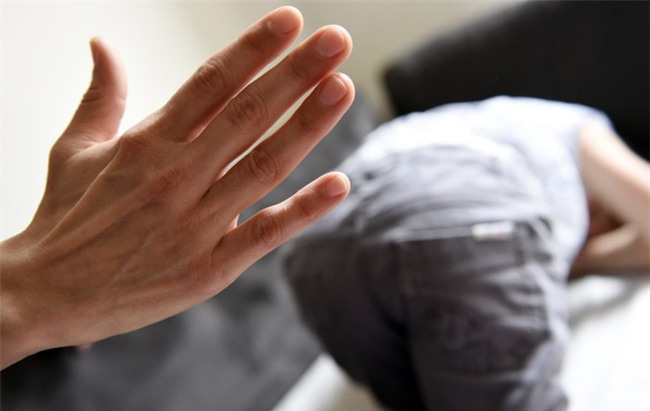 Trẻ hay bị đánh đòn dễ trầm cảm, hung hăng hơn và đây là 2 cách xử lý hay cho cha mẹ - Ảnh 1.
