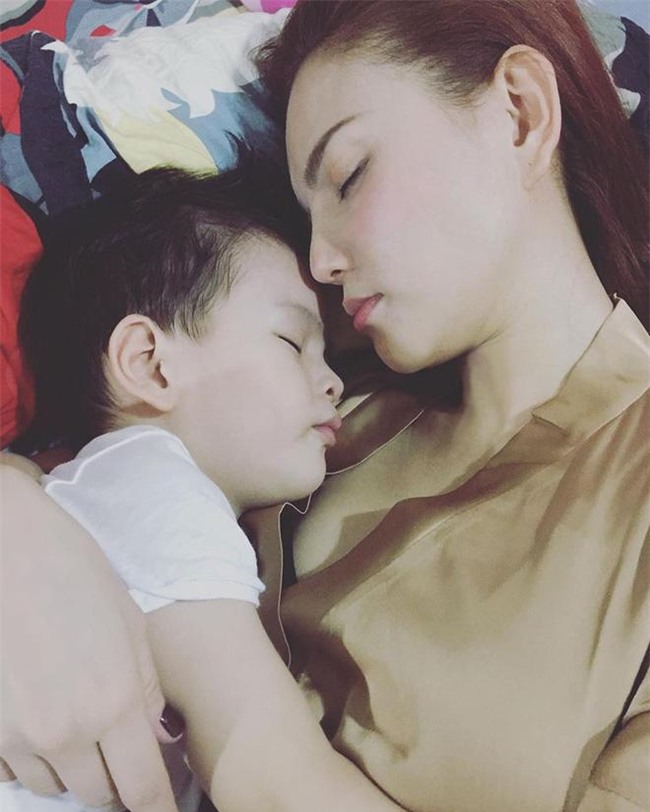 Chỉ mẹ đơn thân mới hiểu đến tận cùng: Sao Việt nhói lòng khi con bất ngờ hỏi về bố