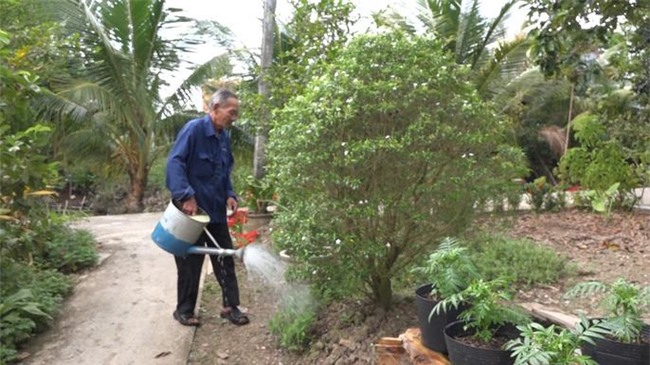 hi huu cu ong sang mat, het cam sau 20 nam bat hanh - 1