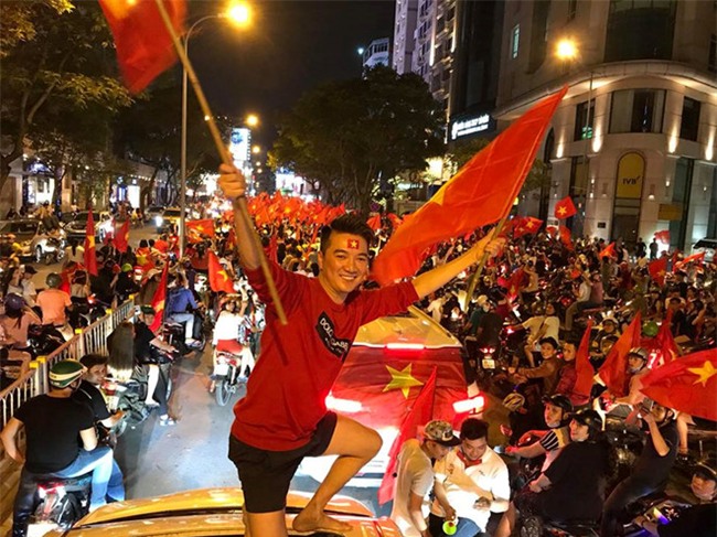 Chưa bao giờ làng showbiz Việt đìu hiu đến thế, chỉ tại sóng thần U23 chiếm toàn bộ truyền thông cả nước!-3