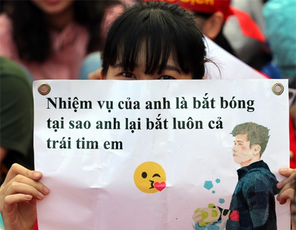 [CẬP NHẬT] Sân vận động Thống Nhất vỡ tung khi U23 vào vị trí giao lưu