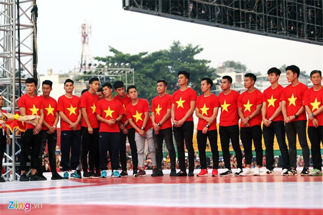 Tuyen thu U23 tuoi tan tren le dai hinh anh 2