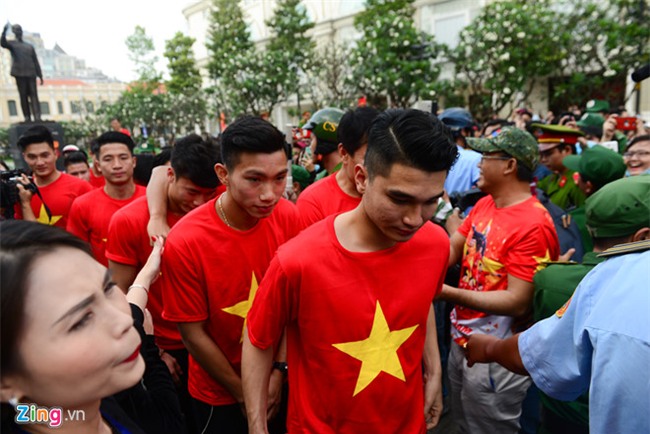 Tuyen thu U23 tuoi tan tren le dai hinh anh 21