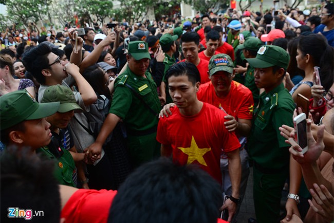 Tuyen thu U23 tuoi tan tren le dai hinh anh 23