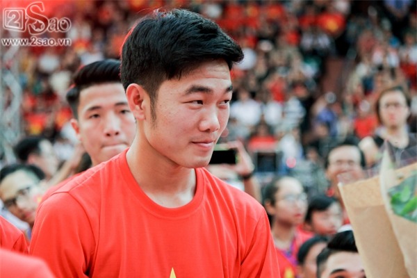 SIÊU ĐÁNG YÊU: Công Phượng bóc mẽ Duy Pinky đi giao lưu vẫn mang theo son môi-4