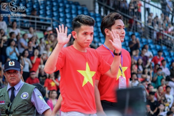 SIÊU ĐÁNG YÊU: Công Phượng bóc mẽ Duy Pinky đi giao lưu vẫn mang theo son môi-6