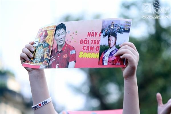 Người hâm mộ phủ kín banner siêu dễ thương chào đón U23 Việt Nam tại TP HCM-6