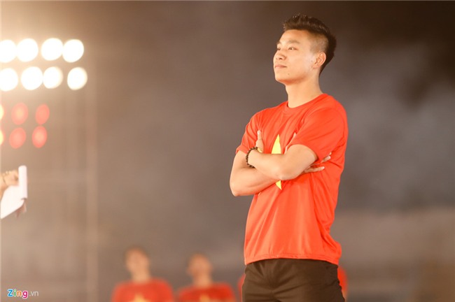 Khoanh khac dang yeu cua cac chang trai U23 Viet Nam o le vinh danh hinh anh 9