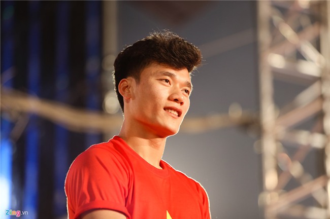 Khoanh khac dang yeu cua cac chang trai U23 Viet Nam o le vinh danh hinh anh 6