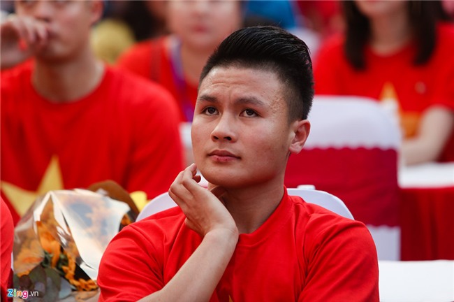 Khoanh khac dang yeu cua cac chang trai U23 Viet Nam o le vinh danh hinh anh 7