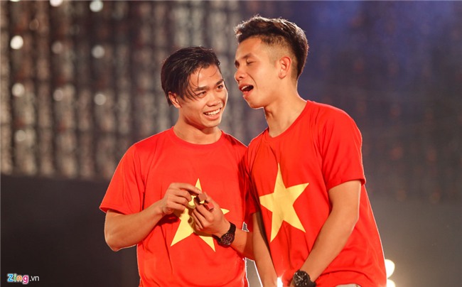 Khoanh khac dang yeu cua cac chang trai U23 Viet Nam o le vinh danh hinh anh 11