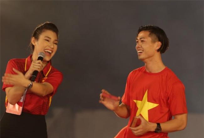 bi mat thu vi dang sau hai thoi son cua duy pinky ma cong phuong cam tai buoi giao luu - 3