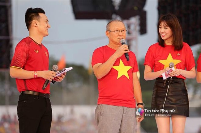 bi mat thu vi dang sau hai thoi son cua duy pinky ma cong phuong cam tai buoi giao luu - 4