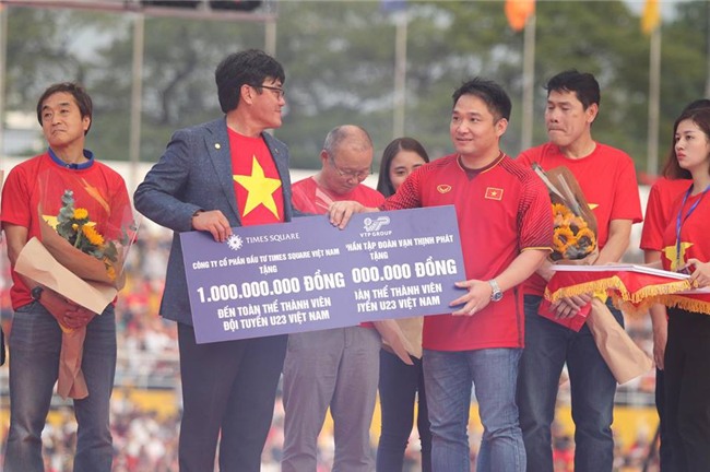 Dàn sao U23 Việt Nam mở hội tại TP.HCM - Ảnh 10.