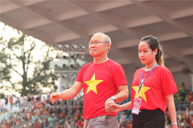 Dàn sao U23 Việt Nam mở hội tại TP.HCM - Ảnh 2.