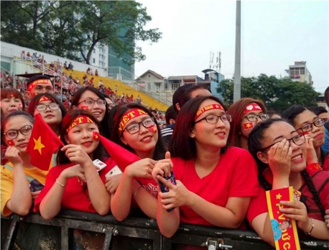 Những bóng hồng 'bùng cháy' cùng cầu thủ U23 Việt Nam - ảnh 1