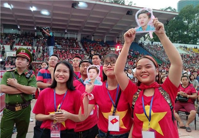 Những bóng hồng 'bùng cháy' cùng cầu thủ U23 Việt Nam - ảnh 3