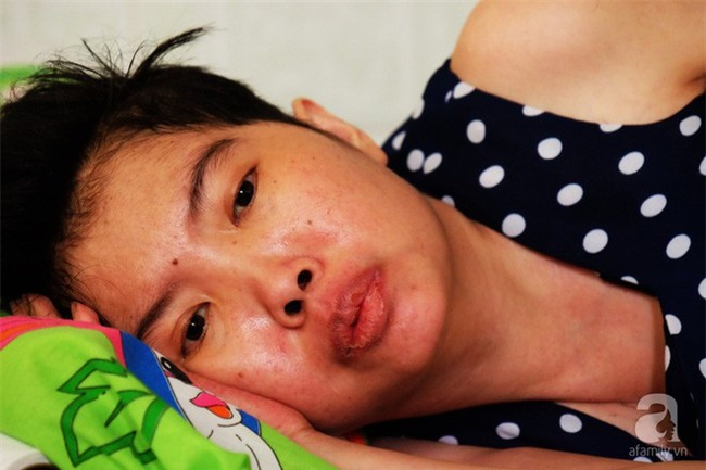 Vì tình yêu, người đàn ông tự tay chăm sóc vợ hờ mang bệnh hiểm nghèo chảy máu vùng kín, thương con vợ như con mình - Ảnh 13.