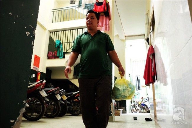 Vì tình yêu, người đàn ông tự tay chăm sóc vợ hờ mang bệnh hiểm nghèo chảy máu vùng kín, thương con vợ như con mình - Ảnh 2.