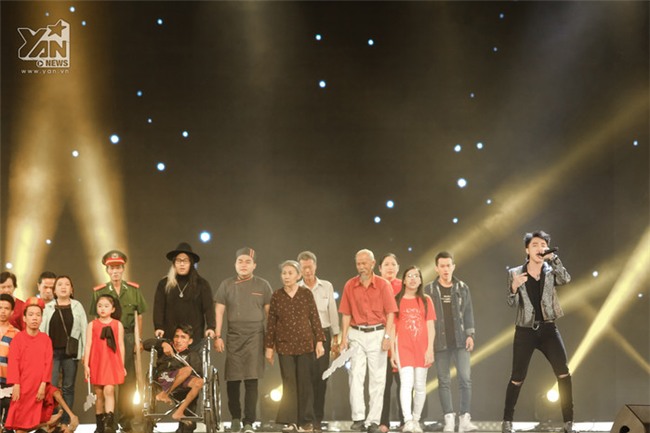 Lần đầu tiên bé Bôm đệm đàn cho Sơn Tùng M-TP với tiết mục đầy xúc động - Tin sao Viet - Tin tuc sao Viet - Scandal sao Viet - Tin tuc cua Sao - Tin cua Sao