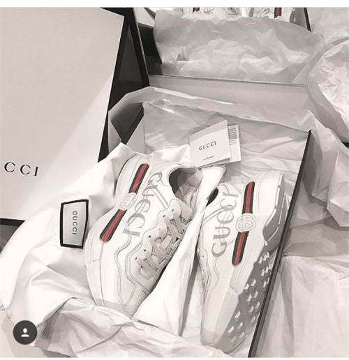 Càng gần cuối năm, sao Việt càng tích cực tậu đồ hiệu chóng mặt - Ảnh 4.