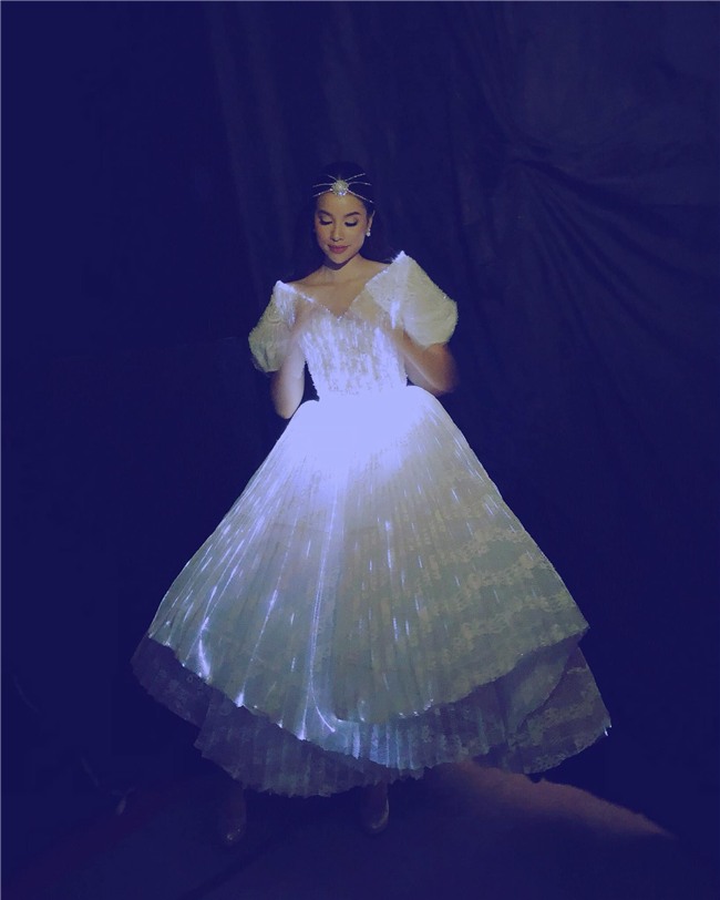 pham huong dien vay phat sang, lam cong chua xinh dep cua hoa hau h' hen nie - 6