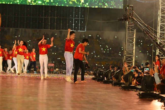 Hành động này nhận được sự hưởng ứng của tất cả mọi người. - Tin sao Viet - Tin tuc sao Viet - Scandal sao Viet - Tin tuc cua Sao - Tin cua Sao