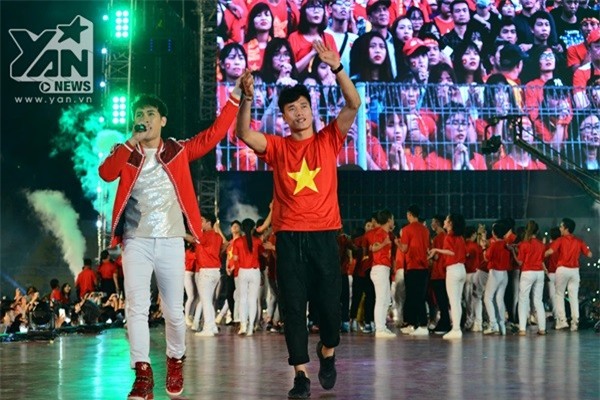 Nguyên Vũ khuấy động chương trình bằng những ca khúc cô cùng sôi động. - Tin sao Viet - Tin tuc sao Viet - Scandal sao Viet - Tin tuc cua Sao - Tin cua Sao