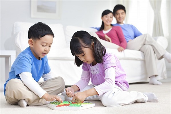 Muốn con hạnh phúc thì đừng dạy con làm thế nào để thành công, hãy dạy con lớn lên một cách tự tin và biết yêu thương - Ảnh 3.