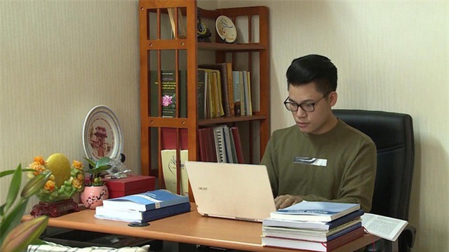 Giảng viên Duy Cường với công việc giảng dạy của mình