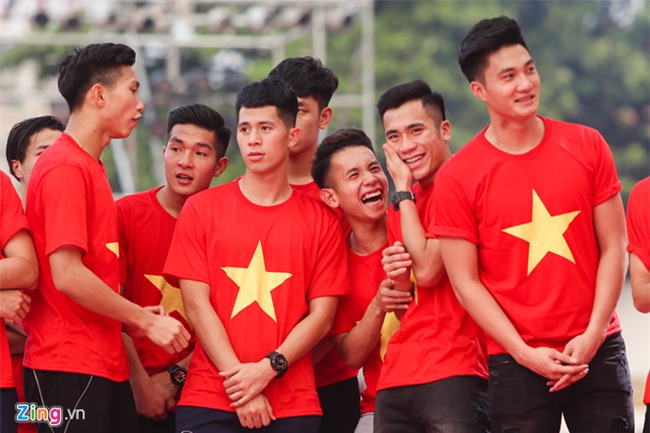 Xuan Truong: Bo tung chong lai ca gia dinh de toi duoc choi bong hinh anh 2