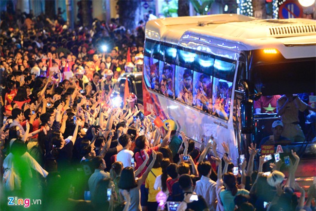 Xuan Truong: Bo tung chong lai ca gia dinh de toi duoc choi bong hinh anh 6