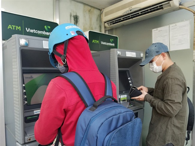 Rut 10 trieu, khach hang o Sai Gon phai di 10 may ATM hinh anh 3