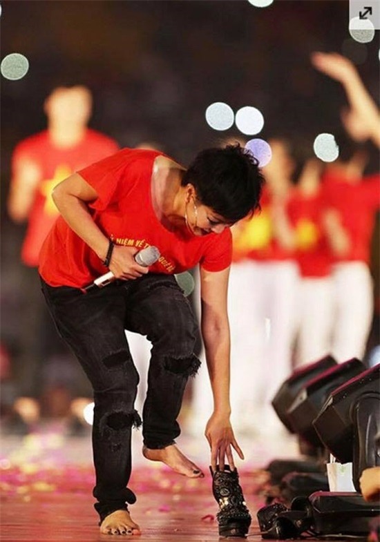 Lệ Quyên, Phương Thanh, Thanh Hằng,Tự Long, MC Phan Anh