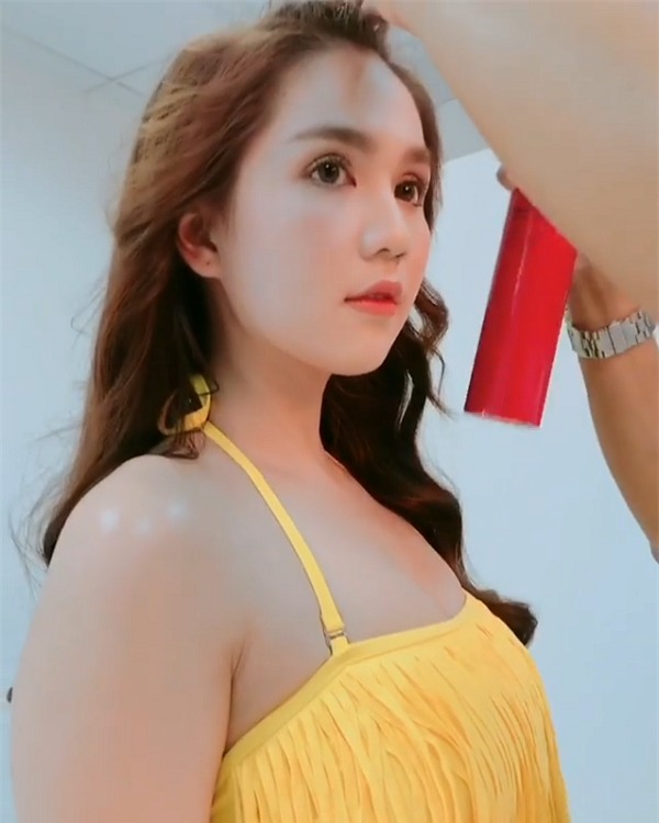 Lâu ngày không chụp hình bikini, Ngọc Trinh bất ngờ tái xuất đầy lợi hại-4