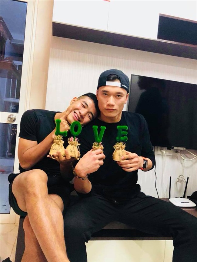 Đức Chinh bật mí: Tôi thích nằm trên nên làm chú rể, còn Tiến Dũng làm cô dâu cơ-3