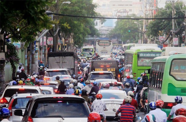 Ùn tắc trùng trùng, lớp lớp những ngày cận Tết - Ảnh 2.