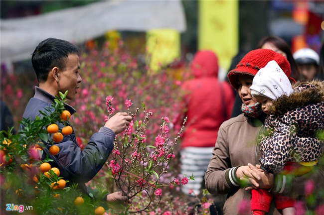 Nguoi Ha Noi tap nap di sam Tet som hinh anh 2
