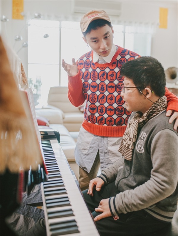 Để có màn kết hợp xúc động, Sơn Tùng và bé Bôm đã có giây phút luyện tập rất đáng yêu-1