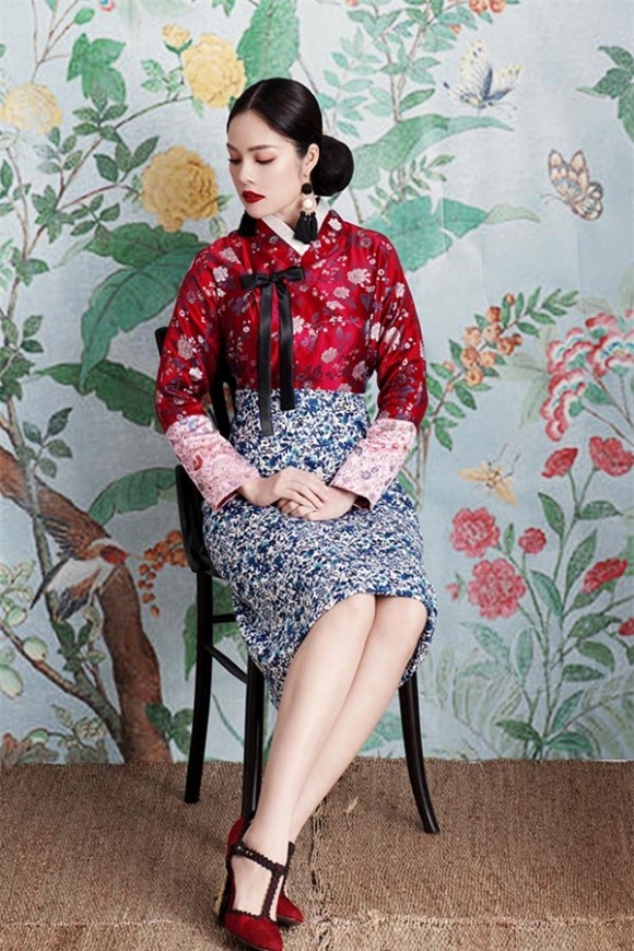 Dương Cẩm Lynh,Dương Cẩm Lynh mặc áo dài,mẹ một con Dương Cẩm Lynh