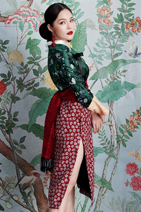 Dương Cẩm Lynh,Dương Cẩm Lynh mặc áo dài,mẹ một con Dương Cẩm Lynh