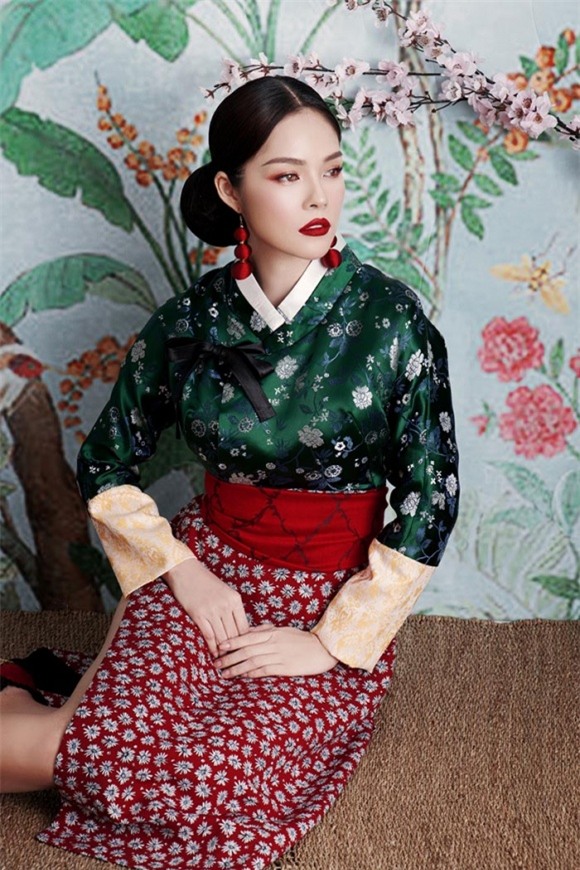 Dương Cẩm Lynh,Dương Cẩm Lynh mặc áo dài,mẹ một con Dương Cẩm Lynh