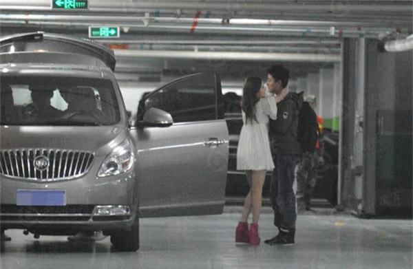 Sau tin cố tình có bầu, Lý Tiểu Lộ lại bị tung loạt ảnh ôm hôn Giả Nãi Lượng